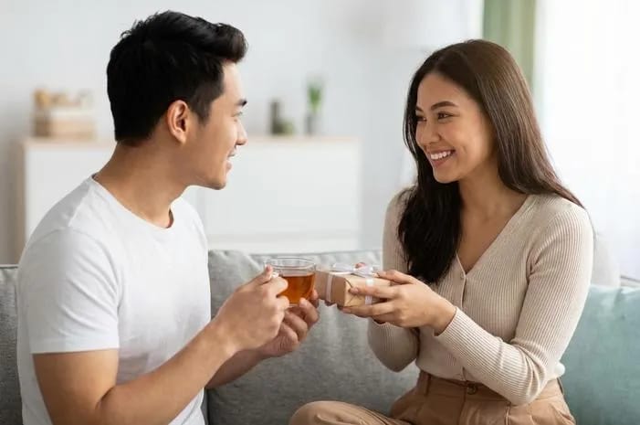 10 Contoh Love Language (Bahasa Cinta) dan Artinya untuk Pasangan