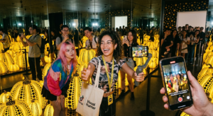 5 Alasan Pameran Yayoi Kusama Selalu Viral dan Disbu Visual Hunter di TikTok