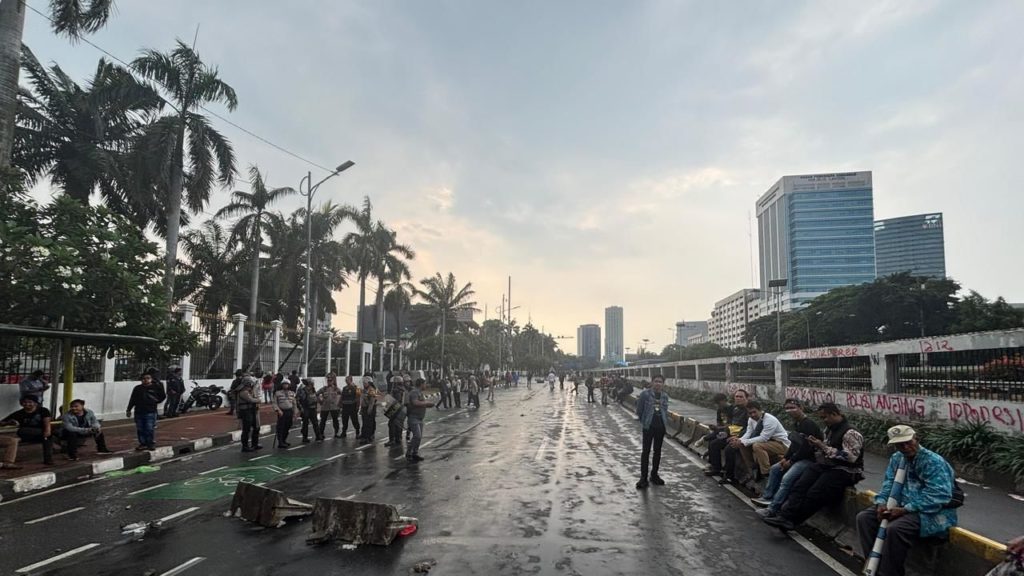 Demo 27 Agustus di DPR: Jalan Terbuka, Rute Transjakarta Berubah, dan Cara Pantau CCTV