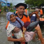 Keluarga dengan 8 Anak Menghadapi Kesulitan Setelah Banjir Merusak Rumah Sewa Mereka