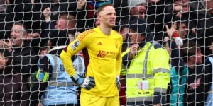 Matz Sels Menaklukkan Forest: Kejutan Gelap di Kemenangan 2-0 Leeds!
