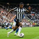 Gaya Bermain Alexander Isak: Perpaduan Kelincahan, Kecepatan, dan Insting Gol