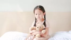 9 Tanda Anak Bontot Kurang Kasih Sayang, Waspadai Kesepian pada Si Kecil