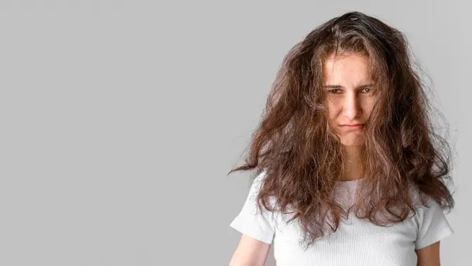 Rambut Kering karena Hair Dryer? Ini 7 Obat Alami di Rumah