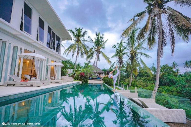 10 Potret Eksklusif Andien Aisyah Menikmati Liburan Santai di Villa Ubud, Bali!