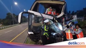 Bus Restu Terguling di Tol Jombang, 1 Tewas dan Belasan Luka-Luka; Penyebab Diduga Rem dan Kondisi Jalan