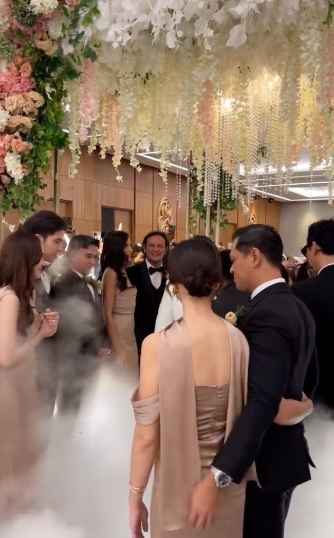 Ceria Oranye: 7 Potret Bridesmaid dan Groomsmen El Rumi‑Syifa Hadju yang Mencuri Perhatian