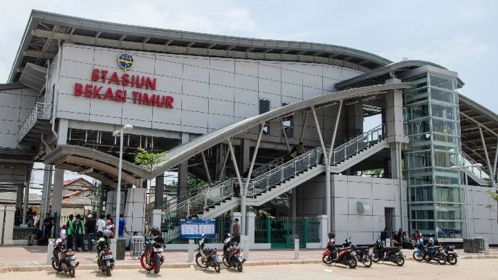 Cooler Bag ASIP Selamatkan Korban Kecelakaan KRL di Stasiun Bekasi Timur, Nyaris Tertusuk Besi