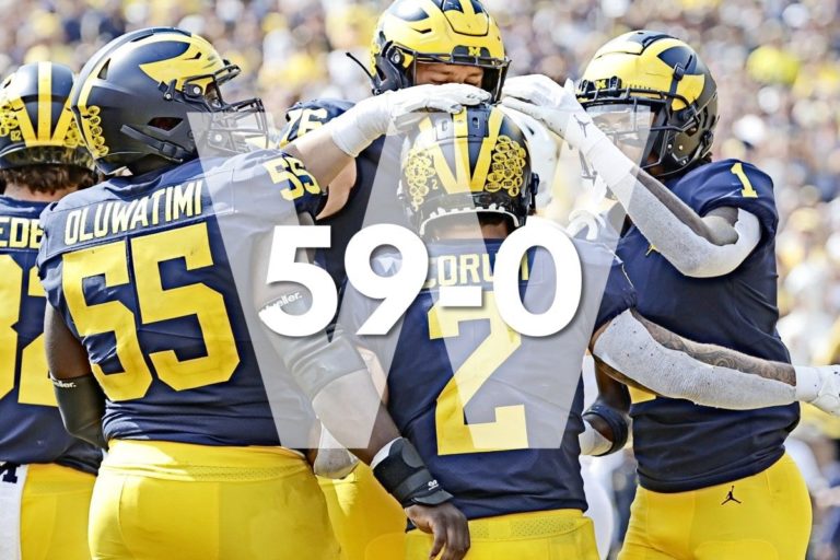 Drama di Lucas Oil Stadium: Michigan Wolverines Buktikan Dominasi, UConn Hancur di Akhir Laga!