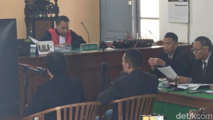 Empat Pelapor Setujui Restorative Justice Usai Rismon Sianipar Temui Jokowi di Solo