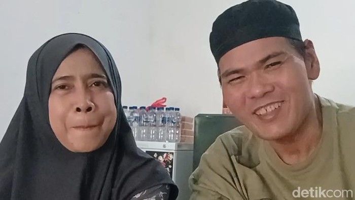 Fahmi Bo Bangkit dengan Usaha Acar Buntut Sapi, Warung Rumahan Jadi Magnet Kuliner!