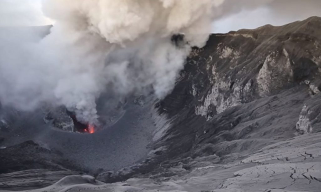 Gunung Dukono Meletus Kembali: Kolom Abu Mencapai Lebih dari 1.600 Meter, Warga Dihimbau Waspada