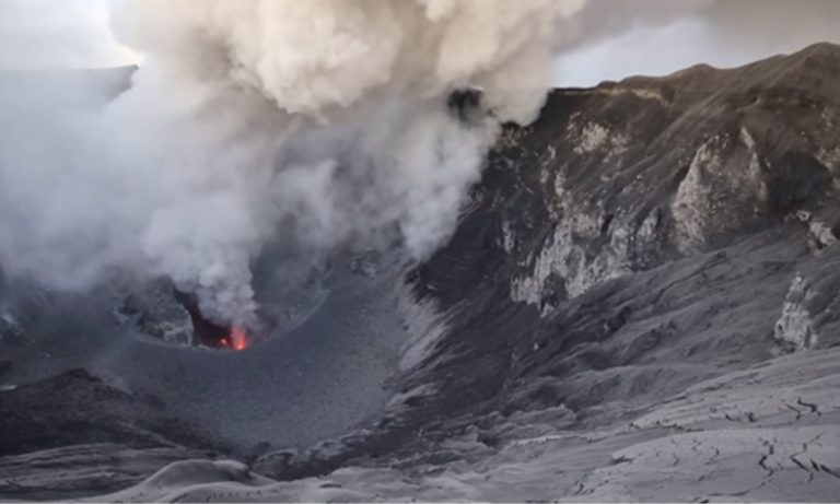 Gunung Dukono Meletus Kembali: Kolom Abu Mencapai Lebih dari 1.600 Meter, Warga Dihimbau Waspada