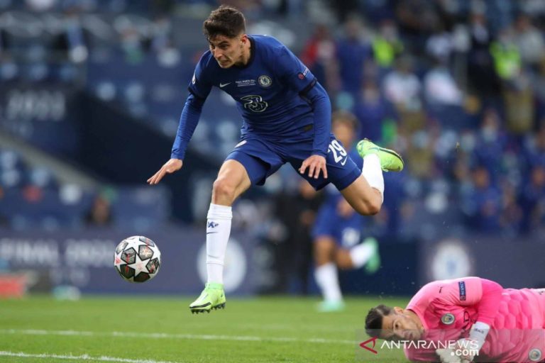 Jorrel Hato Siap Membuka Pintu di Lini Tengah Chelsea Hadapi Manchester City