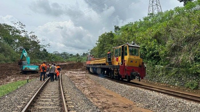 KA Ciremai Tersangkut Longsor: Evakuasi Panjang, Jalur Pulih, Penumpang Selamat