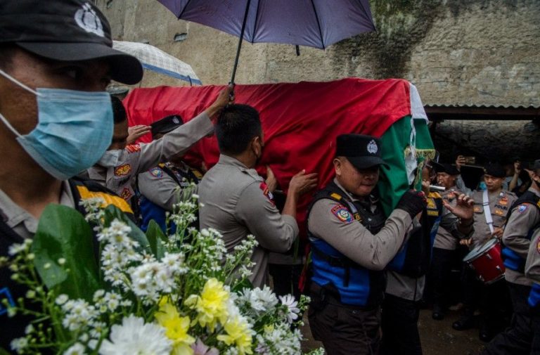 Kejutan Brutal di Kati: Menhan Mali Tewas dalam Serangan Bom Bunuh Diri, Pemerintahan Guncang