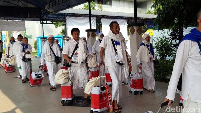 Krisis Embarkasi Solo: 10 Jemaah Haji Dipulangkan, 29 Kursi Pesawat Kosong – Apa Penyebabnya?