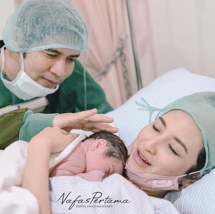 Momen Manis Cley, Anak Ketiga Chacha Thakya dan Ricky Perdana, Menggoda Hati dengan 7 Foto Newborn yang Viral