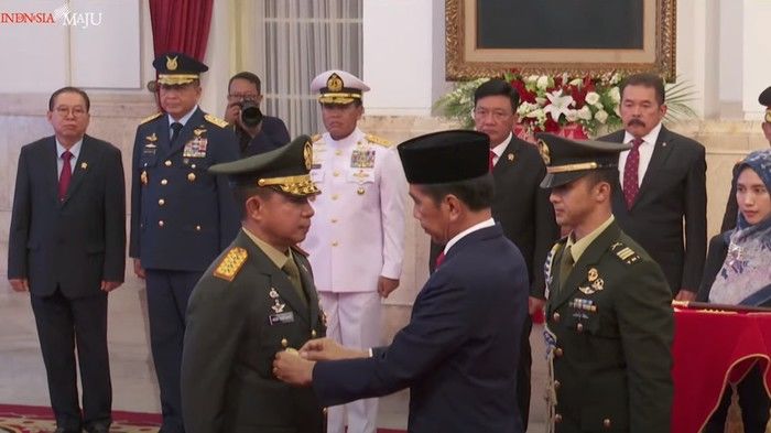 Panglima TNI Jenderal Agus Beri Sambutan Penuh Penghormatan di Rumah Duka Kapten Zulmi, Pahlawan UNIFIL