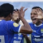 Persib Bandung Tancap Puncak Liga 1, Persebaya Terancam Jatuh dari Tiga Besar Setelah Kekalahan di Solo