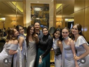 Rebecca Klopper Anggun di Siraman Syifa Hadju: 7 Foto Memukau yang Bikin Geger!