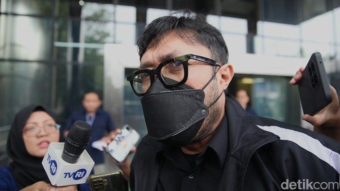 Skandal Korupsi Bekasi Terungkap: KPK Gegas Rumah Wakil Ketua DPRD Jabar, Ono Surono, Sita Uang Ratusan Juta