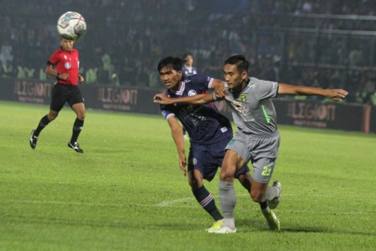 Strategi Senyap Bernardo Tavares: Persebaya Surabaya Hancurkan Arema FC 4-0 dalam Kejutan Ruang Ganti