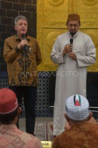 TGB Bertemu Dubes Iran, Memimpin Salat, dan Sampaikan Dukungan: Fakta di Balik Kontroversi