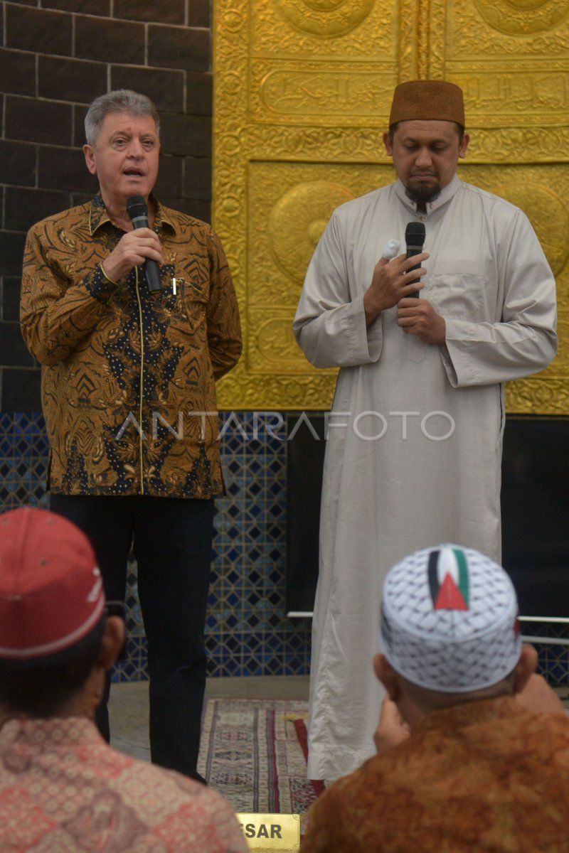 TGB Bertemu Dubes Iran, Memimpin Salat, dan Sampaikan Dukungan: Fakta di Balik Kontroversi