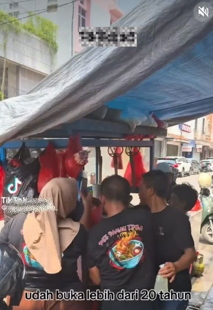 Warung Mi Babi di Sukoharjo Ditolak Warga: Mediasi Panas, Spanduk Penolakan, dan Hak Usaha Jadi Sorotan