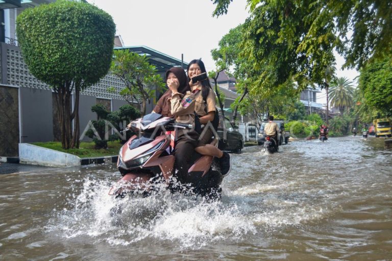 Banjir Jakarta Merendam Rumah, Kebon Jeruk & Kebon Pala Terdampak Air 1-2 Meter