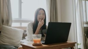 Mengenal Ciri-Ciri Kepribadian yang Suka Ngemil Sepanjang Hari