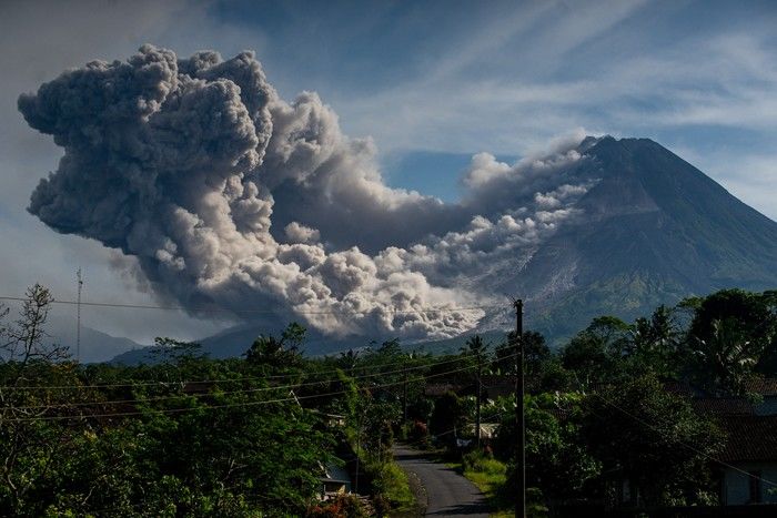 Gunung Merapi awan panas: Semburan Hebat Pasca Hujan Lebat Bikin Warga Cemas