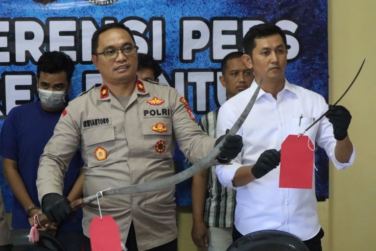 Kejutan di Margorejo: 5 Remaja Celurit Ditangkap Polisi, Warga Resah!