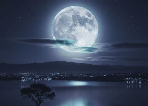memukau-fenomena-langka-blue-moon-diprediksi-bakal-hiasi-langit-nusantara-31-mei-2026