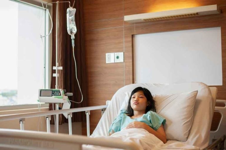 Mengguncang Solok: Balita 3 Tahun Dianiaya Ayah Tiri, Kini Dirawat Intensif di Rumah Sakit!