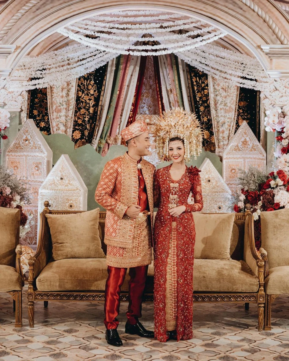 Menyingkap Detail Glamor Pernikahan Siska Indian: Akad Betawi & Resepsi Minang yang Memukau