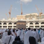 Momen Mengharukan: Jemaah Haji Indonesia Sambut Jumat Pertama di Masjidil Haram