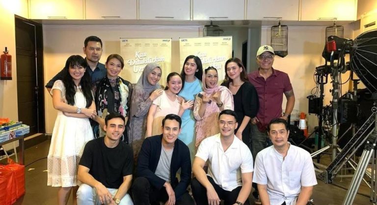 Momen Mengharukan Ochi Rosdiana Jadi Mama Pertama: Hydrotherapy, Doula, dan Cinta Keluarga