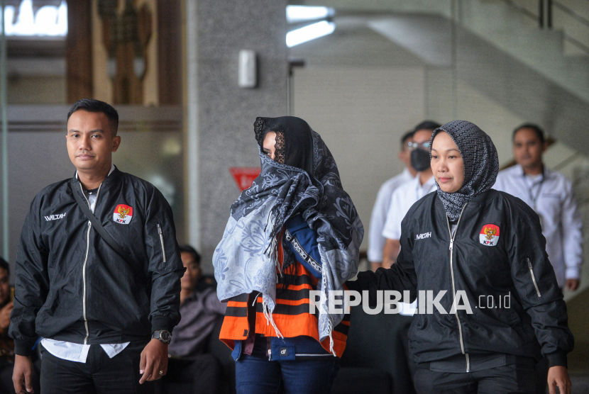 Penahanan Bupati Pekalongan Diperpanjang: KPK Dalami Kasus Korupsi Pengadaan Makanan RSUD