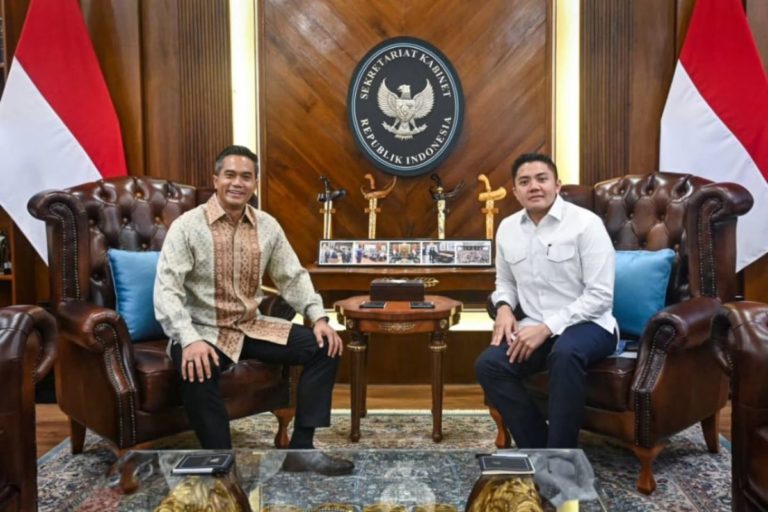 Presidium Postidar Gempur Amien Rais: Tuduhan Fitnah ke Seskab Teddy Bikin Geger Nasional