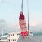 Ria Ricis Guncang Media: Nyebur Ciliwung Tangkap Ikan Sapu-sapu, 10 Foto Menggemparkan