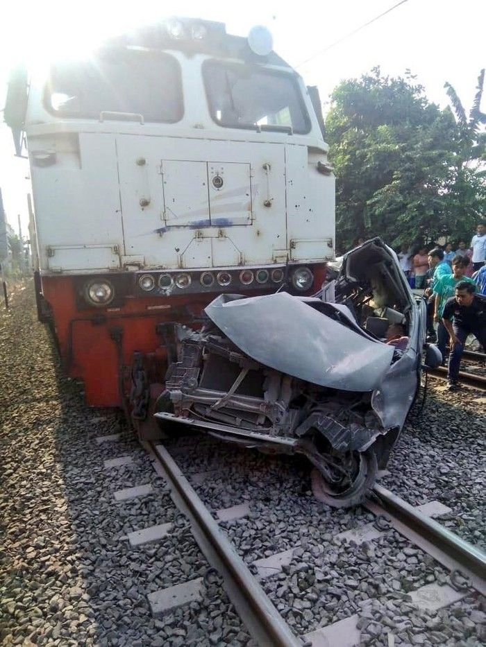 Tabrakan Kereta Bekasi: 16 Korban Tewas, Penyidikan Ditingkatkan, KAI Dukung Proses Hukum