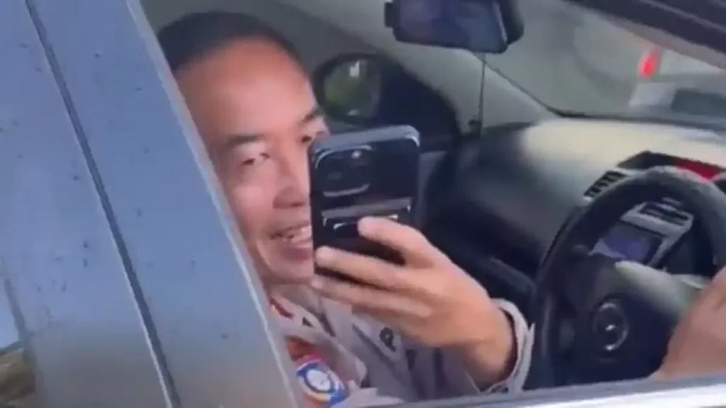 Viral! AKBP Saharudin Ditegur Merokok Saat Nyetir, Kini Diperiksa Propam