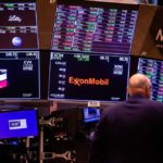 Wall Street Melemah, S&P 500 Turun dari Rekor Tertinggi
