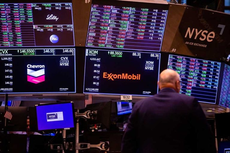 Wall Street Melemah, S&P 500 Turun dari Rekor Tertinggi