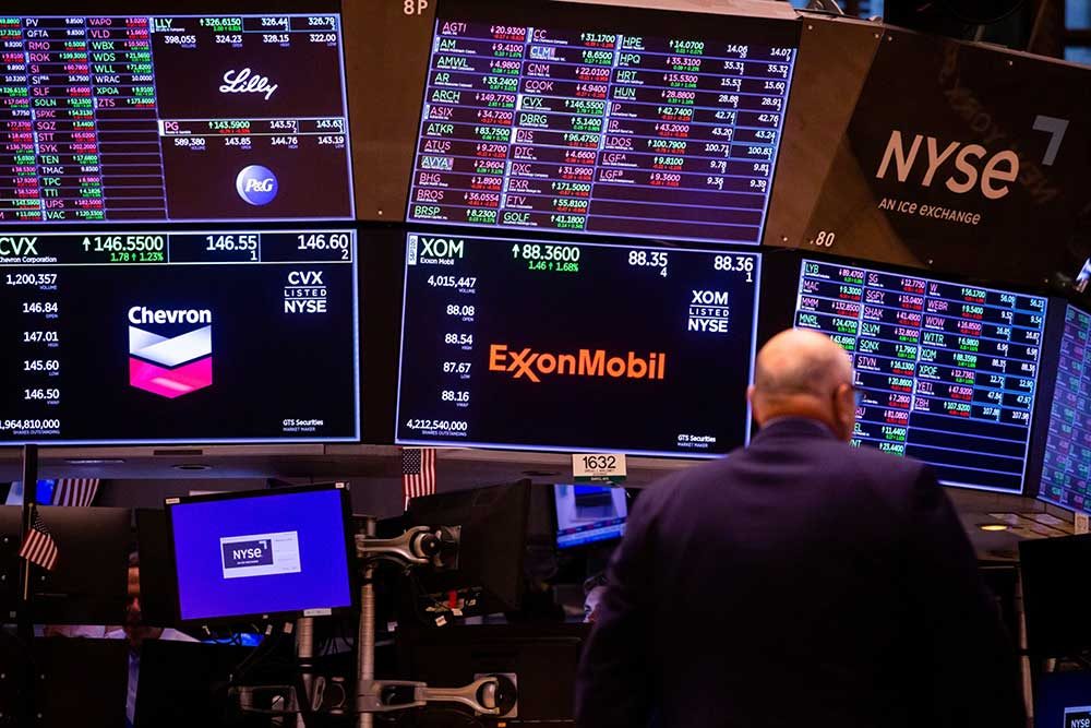 Wall Street Melemah, S&P 500 Turun dari Rekor Tertinggi