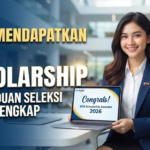 Mahasiswa berprestasi menunjukkan portal kesuksesan BTN Scholarship 2026 di layar laptop.