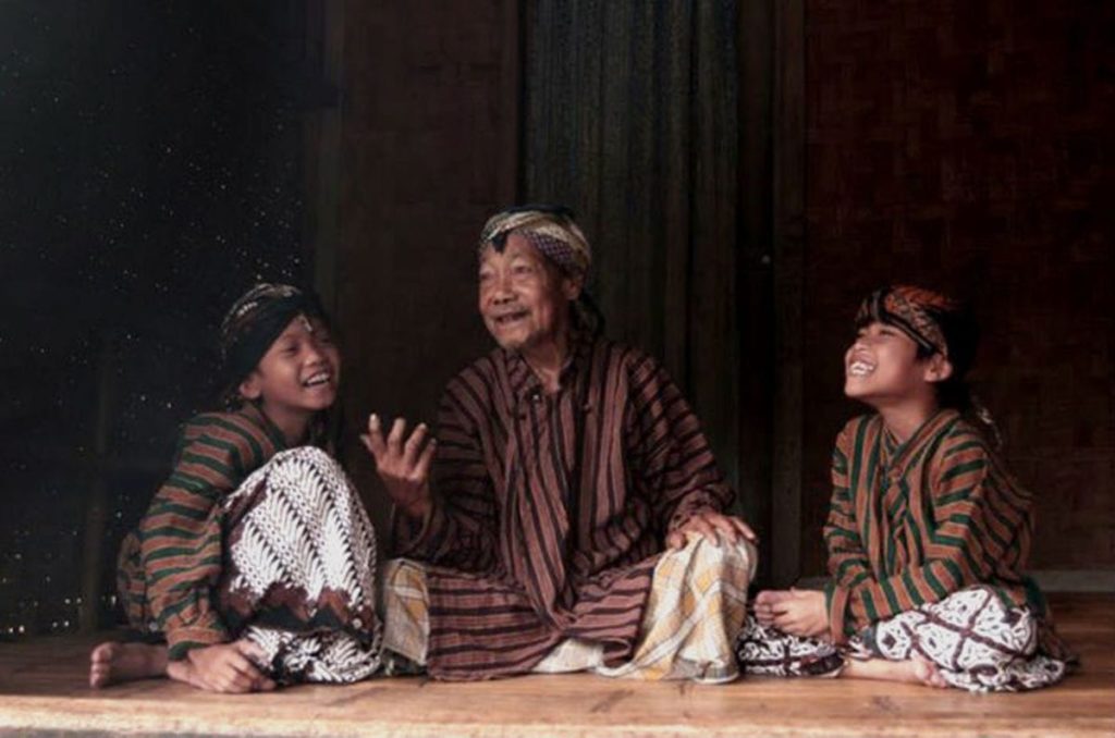 10 Contoh Peribahasa jawa dan Artinya yang Penuh Makna Hidup