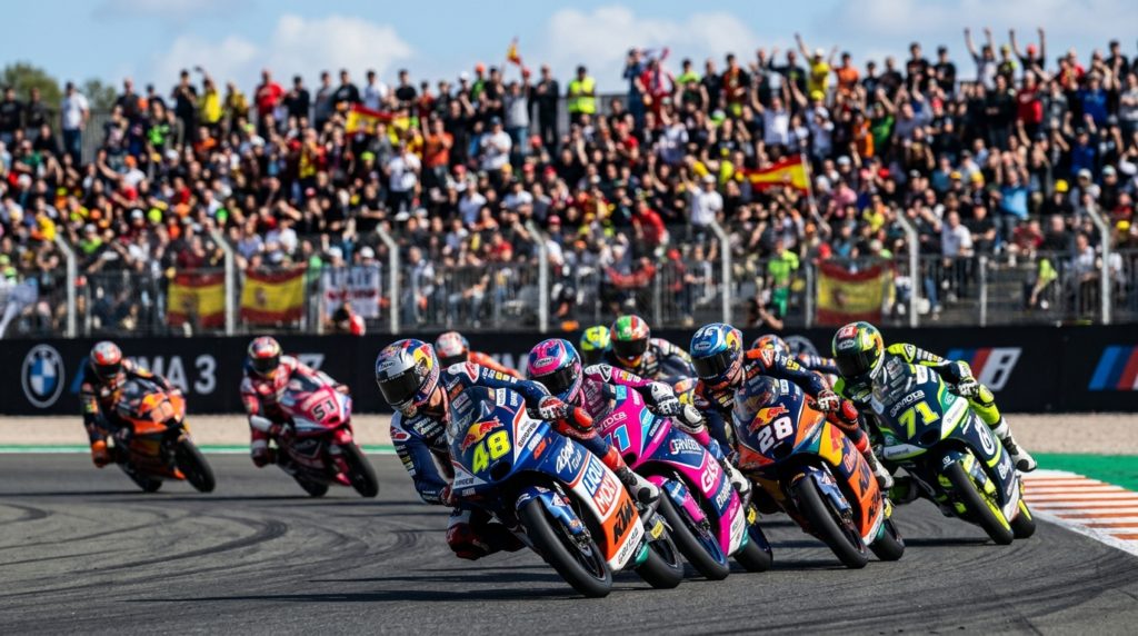 Sensasi Balap Moto3: Mengapa Balapan Kelas Ini Selalu Menghadirkan Drama Terakhir?